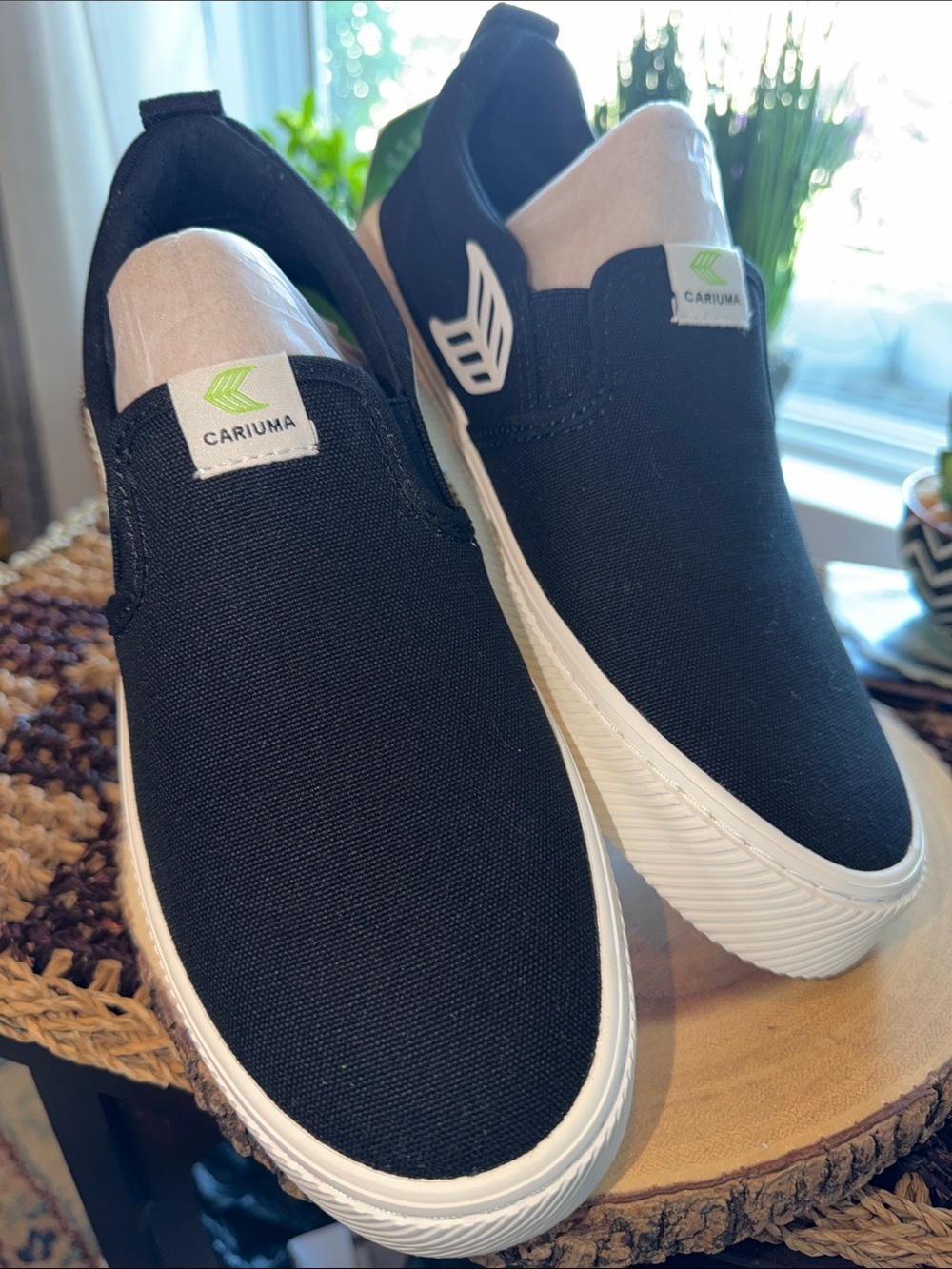 Cariuma Black Canvas Slip-On Sneakers Women's 8 Off White Logo NIB